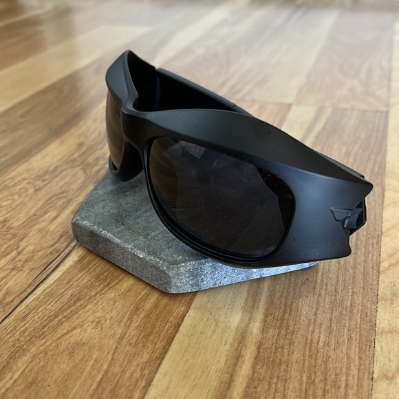 Sunglasses in the style of Kim Kardashian Mask Balenciaga Style Weap Around - Picture 2 of 5